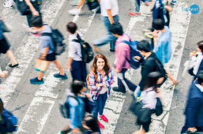 Por que você às vezes tem a sensação de que alguém está te observando: a ciência por trás desse fenômeno
