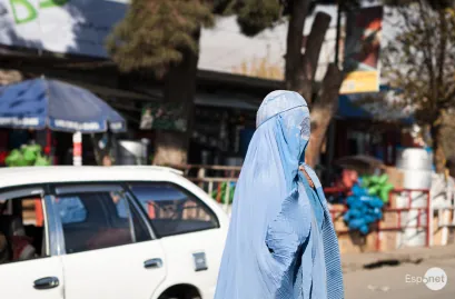 Roberto Cabrini conversa com mãe afegã que precisou vender a própria filha em troca de comida